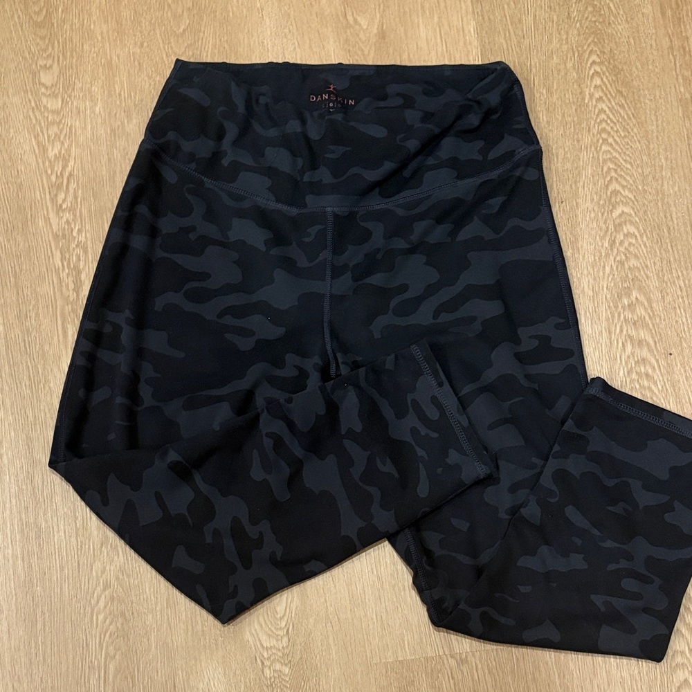 Danskin Ladies Black Camo Joggers w/ small inside pocket